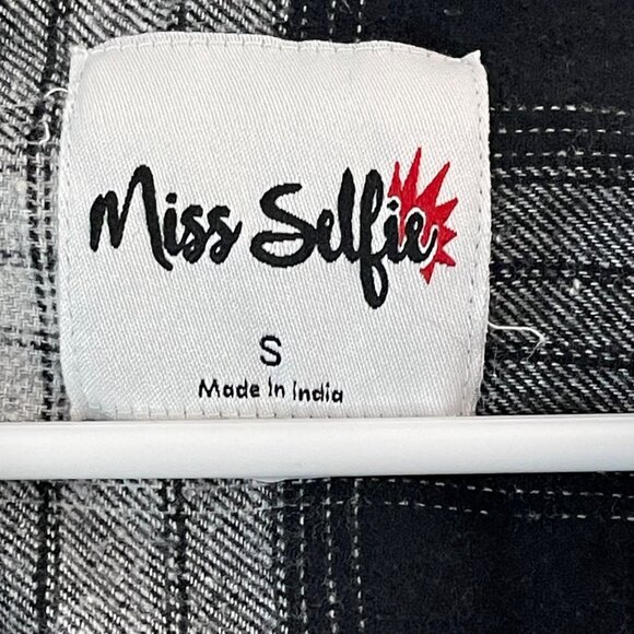 Black & White Plaid Button-Up Shirt With Gray Hood By Miss Selfie S - Picture 6 of 11